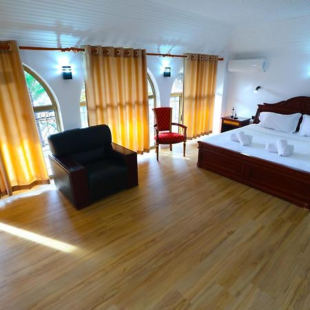 טיראנה Vila Alizee Hotel מראה חיצוני תמונה