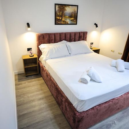 טיראנה Vila Alizee Hotel מראה חיצוני תמונה
