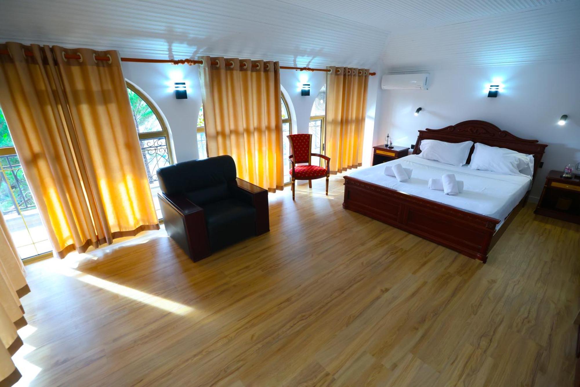 טיראנה Vila Alizee Hotel מראה חיצוני תמונה