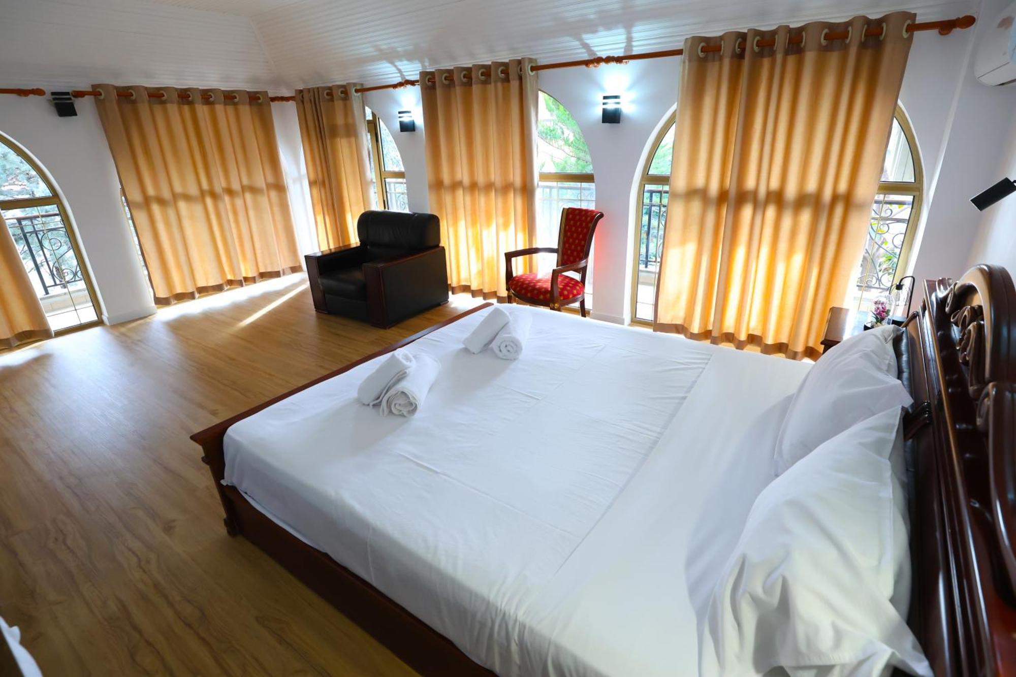 טיראנה Vila Alizee Hotel מראה חיצוני תמונה