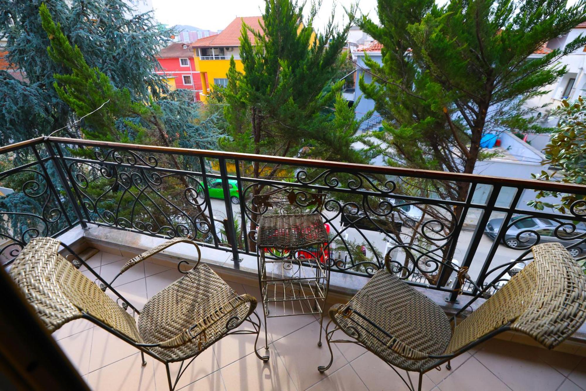 טיראנה Vila Alizee Hotel מראה חיצוני תמונה