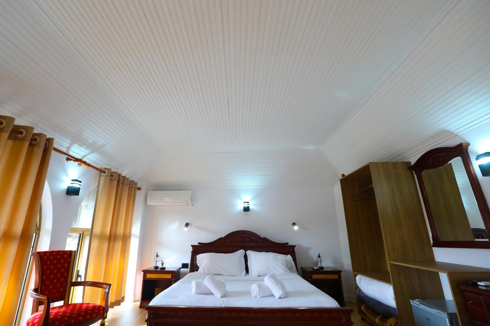 טיראנה Vila Alizee Hotel מראה חיצוני תמונה