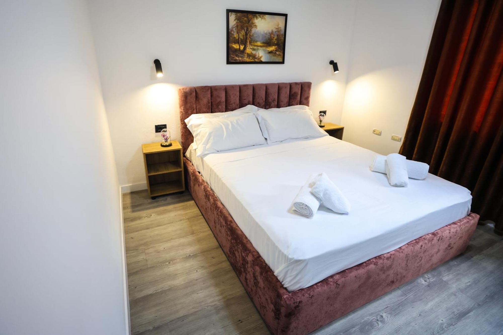 טיראנה Vila Alizee Hotel מראה חיצוני תמונה