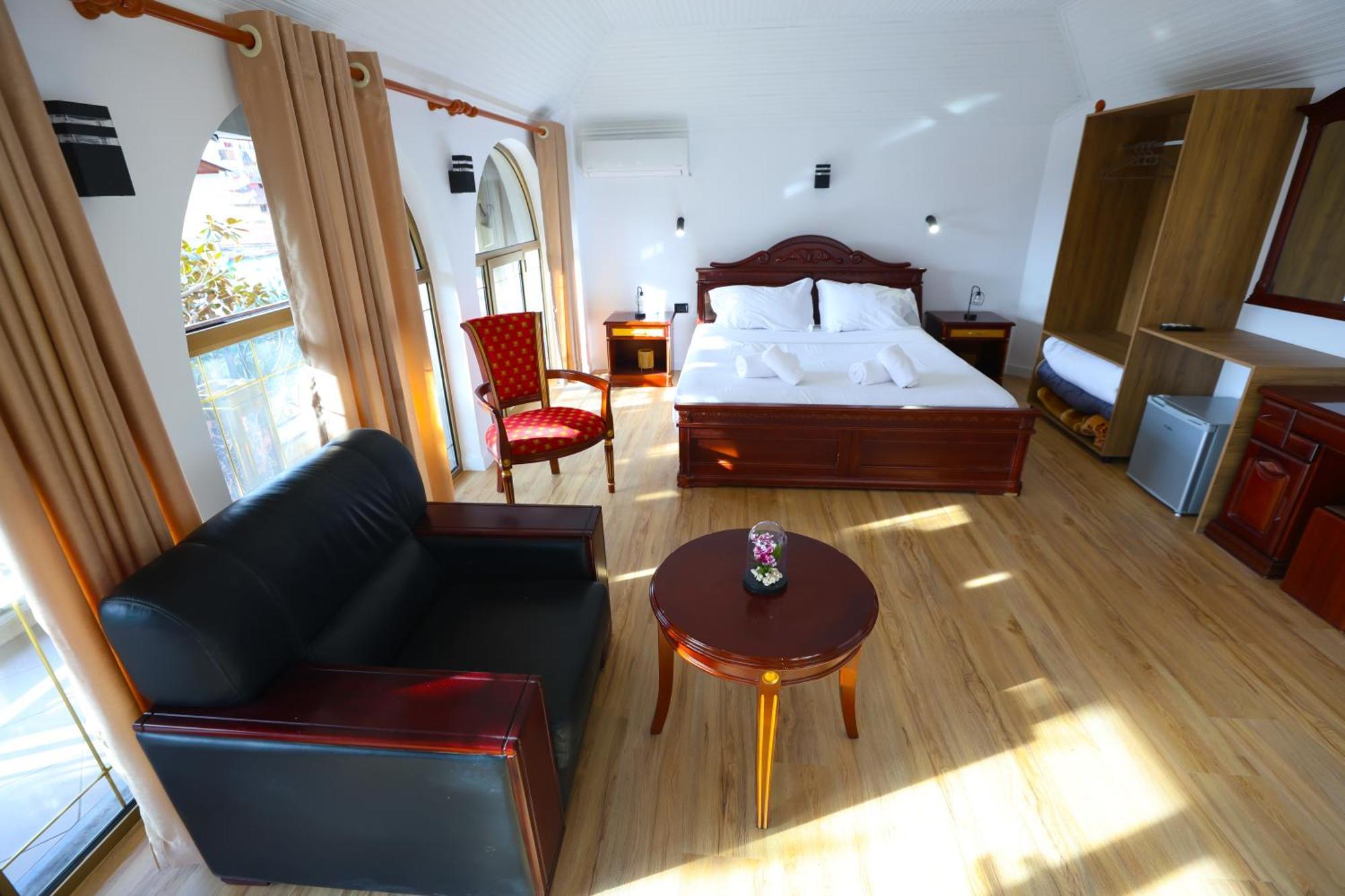 טיראנה Vila Alizee Hotel מראה חיצוני תמונה