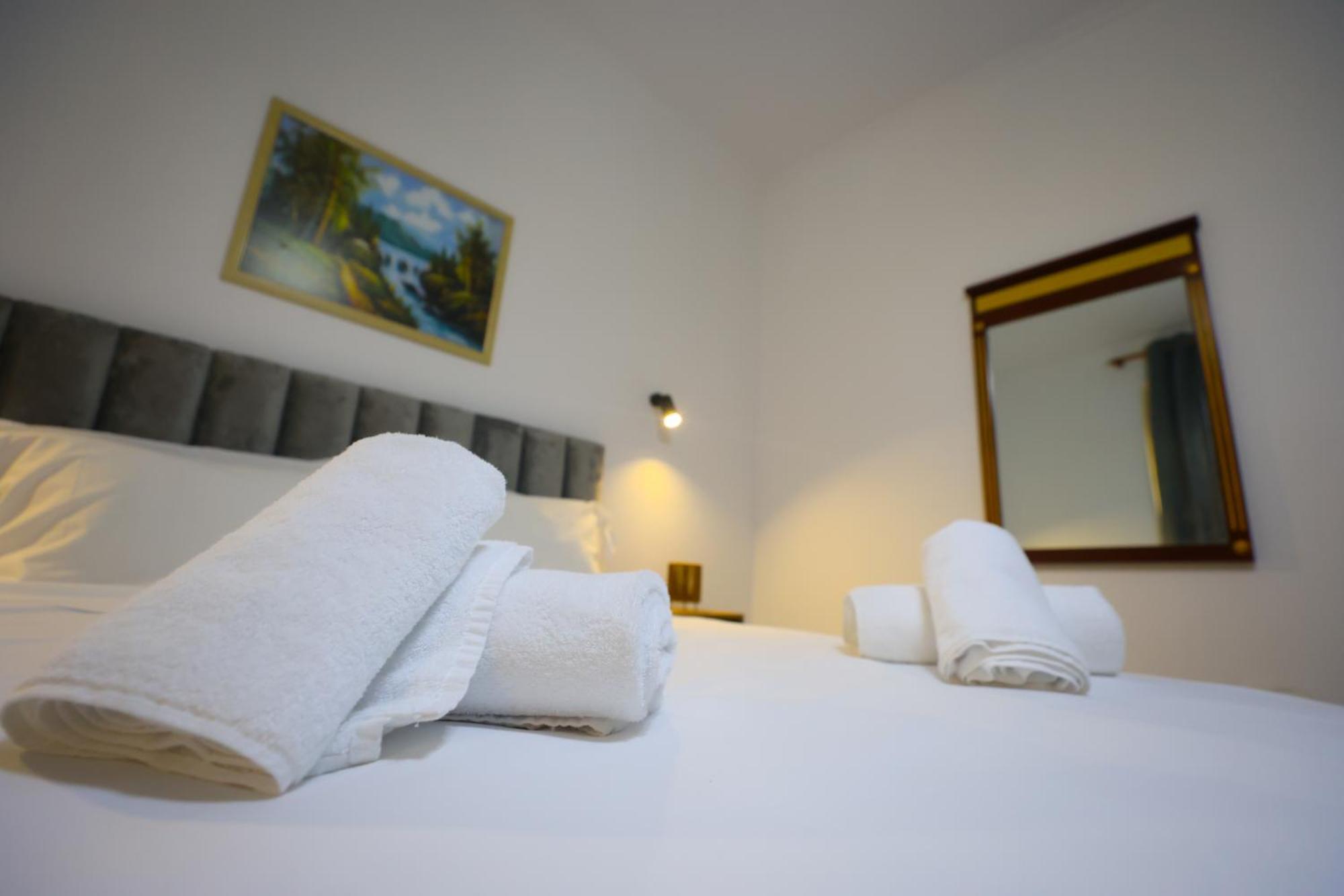 טיראנה Vila Alizee Hotel מראה חיצוני תמונה