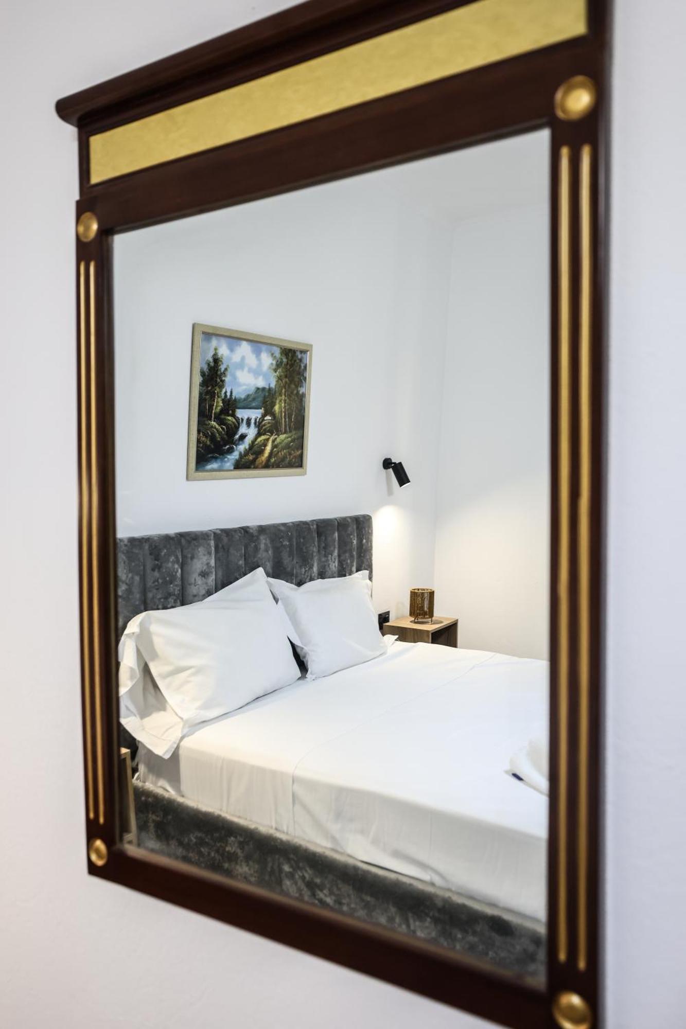 טיראנה Vila Alizee Hotel מראה חיצוני תמונה