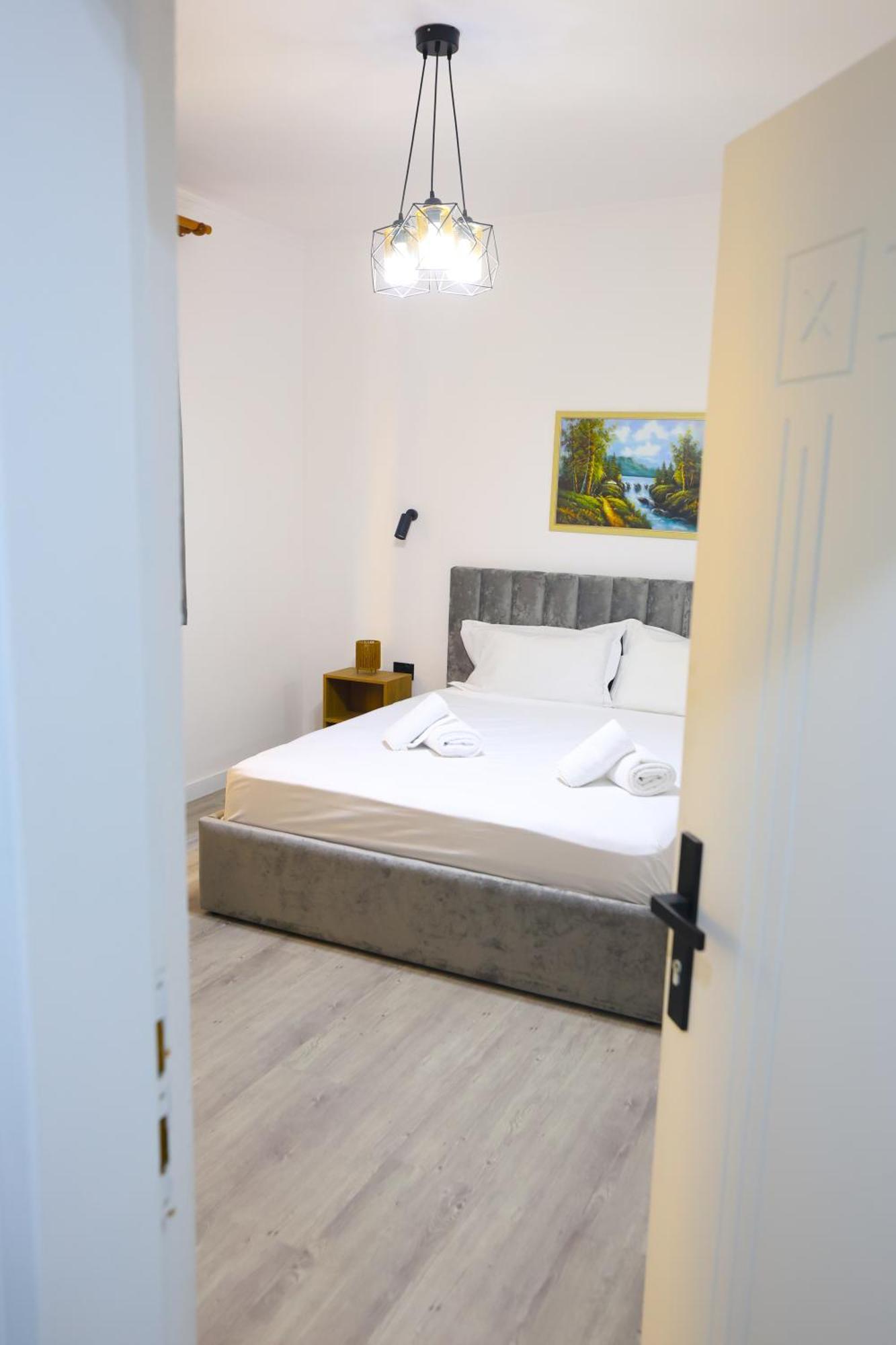 טיראנה Vila Alizee Hotel מראה חיצוני תמונה