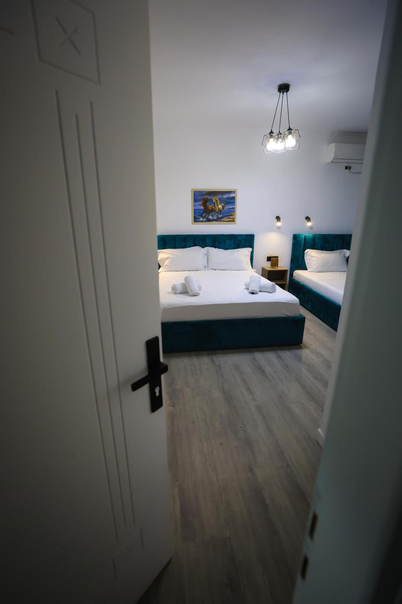 טיראנה Vila Alizee Hotel מראה חיצוני תמונה