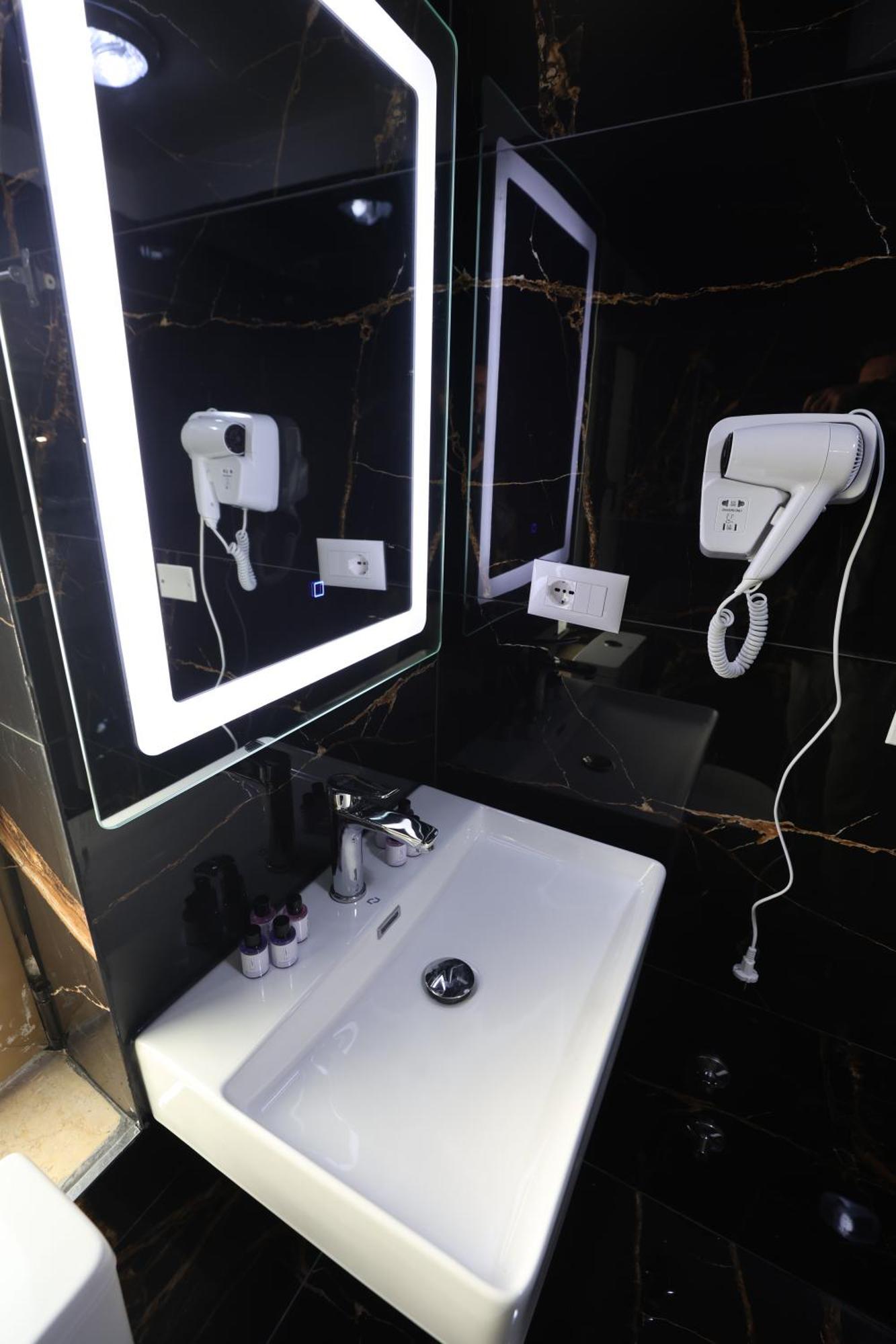 טיראנה Vila Alizee Hotel מראה חיצוני תמונה