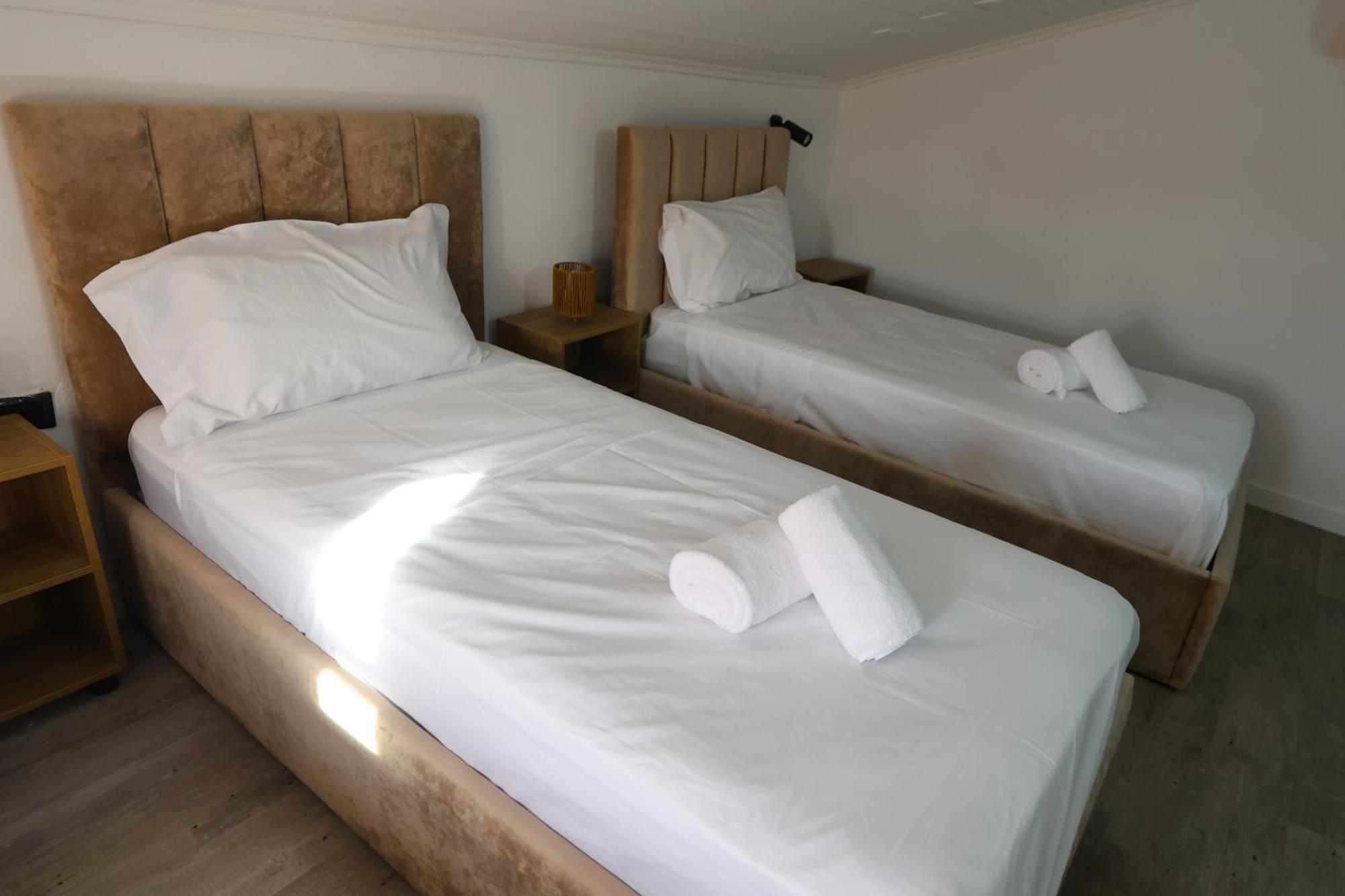 טיראנה Vila Alizee Hotel מראה חיצוני תמונה